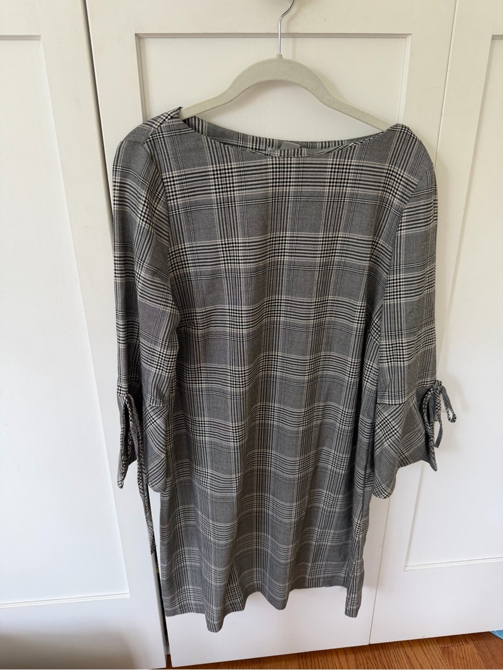 H&M Grey Plaid Long-Sleeve Shift Dress with Tie Sleeves